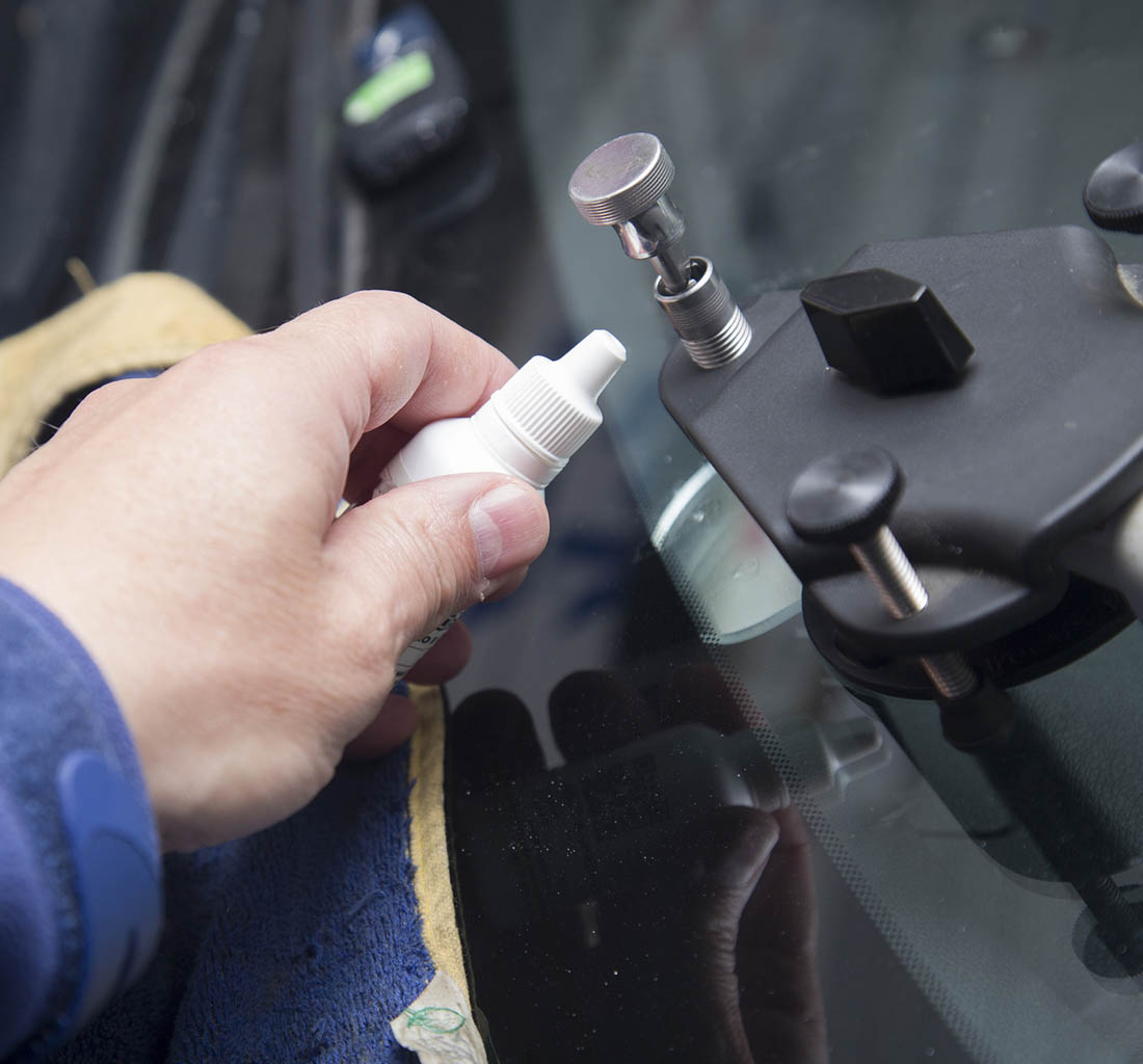  windshield replacement mobile service in Whitby